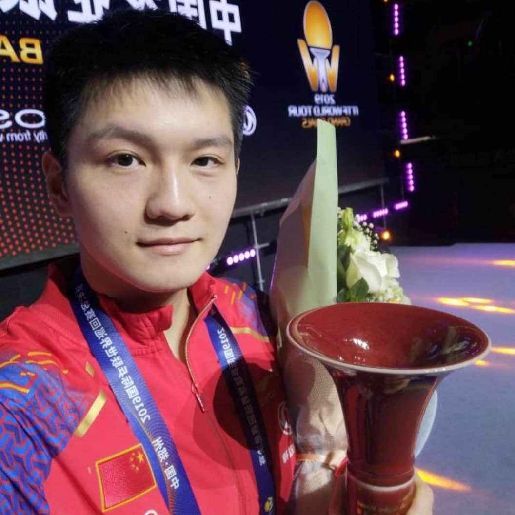 ITTF Worldさんのインスタグラム写真 - (ITTF WorldInstagram)「Send your Congratulations to all our 2019 #ITTFGrandFinals Champions! 👇 . 📸#GoldenSelfie😁」12月15日 23時39分 - wtt