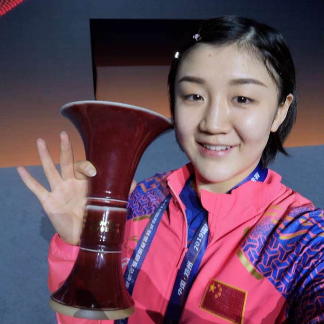 のインスタグラム：「Send your Congratulations to all our 2019 #ITTFGrandFinals Champions! 👇 . 📸#GoldenSelfie😁」