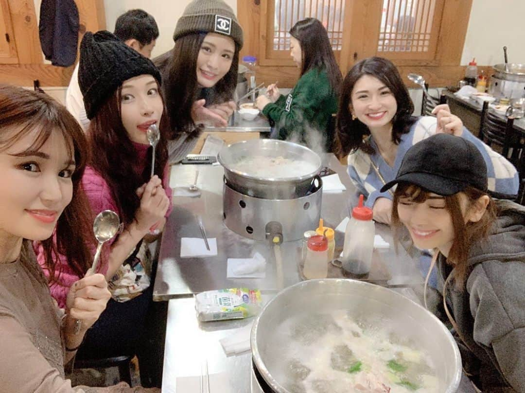 まあみさんのインスタグラム写真 - (まあみInstagram)「韓国に来たら必ず食べる#タッカンマリ 🍲❤ この時期にぴったり😍身も心もあたたまる～！🥺❤#晩御飯 #韓国#女子旅#東大門#ソウル#弘大#明洞#Korea#soul#🇰🇷」12月15日 23時43分 - maami_1125