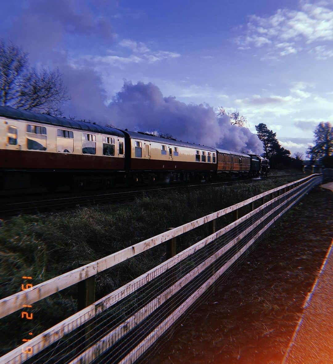 リンジー・シャープさんのインスタグラム写真 - (リンジー・シャープInstagram)「Went for a walk to Costa. Got nothing. Came home. Made a hot chocolate. Sundays in Loughborough. xoxo」12月15日 23時49分 - lynseysharp