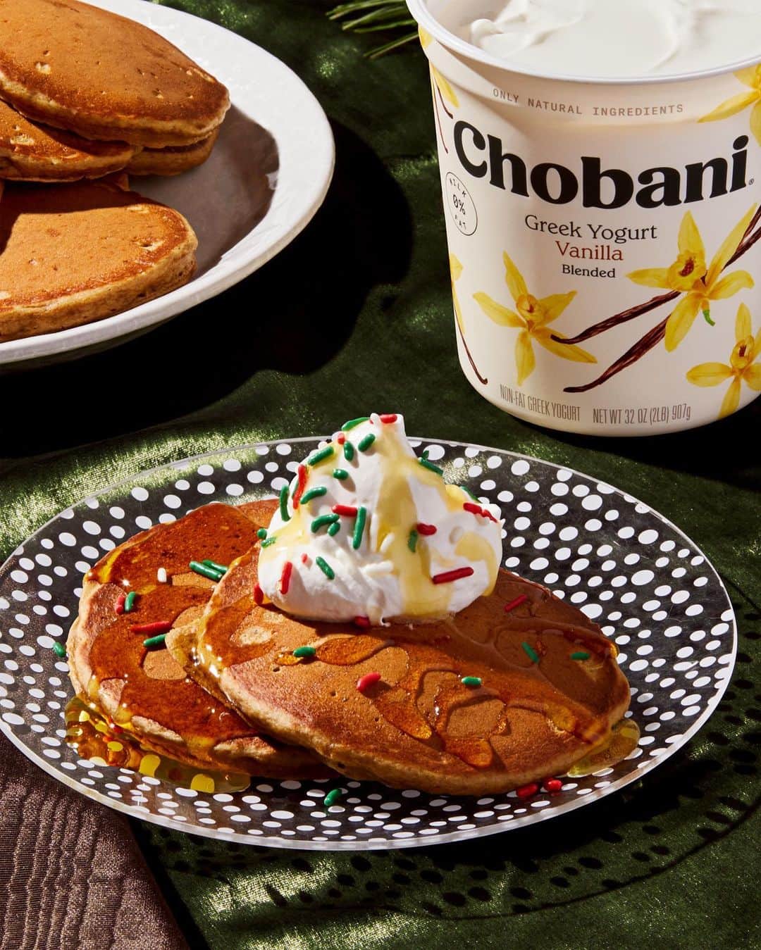 のインスタグラム：「Gingerbread Pancakes, stacked high as a snow fort, made fluffy with Chobani Vanilla Greek Yogurt. Get the step-by-step recipe in #Stories. 📷 @codyguilfoyle」