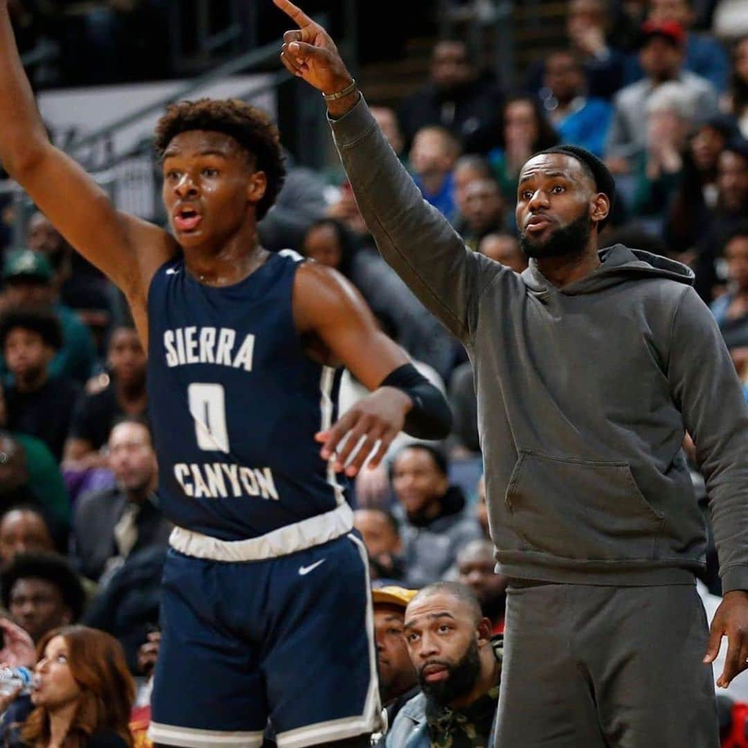 レブロン・ジェームズさんのインスタグラム写真 - (レブロン・ジェームズInstagram)「Last night was such a surreal feeling for me! Watching my son play in our home state vs my Alma mater St. VM who’s still being coached by my mentor, father figure, guy who coached and helped guide me throughout my childhood both on and off the floor Coach Dru Joyce II. In front of family(wife, daughter, mom, sister in law, father in law, cousins, etc) friends that included my best friends who I grew up with and still to this day have an unbelievable relationship with and we dub ourselves the “Fab Five”. For @Bronny to play the best game of his young high school career so far, make the biggest play of the game and to walk away winning the MVP in his/our home state and his family and friends was a story book moment. So so so eerie but I know it was SPECIAL and meant the world to me to be there in attendance! Can’t even lie I was nervous as hell for him but damn he was poised and controlled.  WHAT AN UNBELIEVABLE NIGHT it was! Thank you man above and 🏀!! #JamesGang👑 #WeareallkidsfromAKRON🙏🏾」12月15日 23時56分 - kingjames