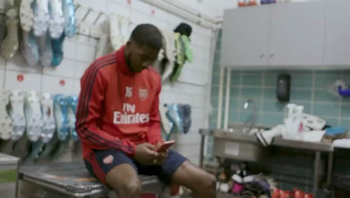 ロベール・ピレスのインスタグラム：「Well done to everyone who is donating a day’s salary to keep doing good work in our community.... @arsenal_foundation @arsenal」