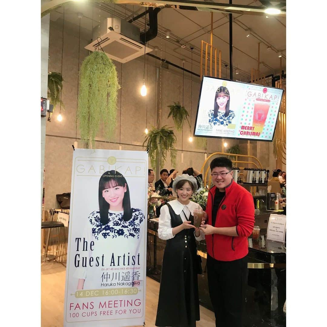 仲川遥香さんのインスタグラム写真 - (仲川遥香Instagram)「I’m so Happy fans meeting ini Bangkok🇹🇭 and Thank you for calling me Lin-San!! I’m very Happy to work with you🥰❤️ thank you so much‼️ バンコクでのファンミーティングとても楽しかったです！思ったより早く100杯売り切れてしまってびっくりしました！！ そしてリンさん今回バンコクに誘っていただきありがとうございました⭐️一緒にお仕事できてとてもたのしかっです🤗💓 #bangkok #thailand #gabikapi #fansmeeting #harukanakagawa #タイ #バンコク #ファンミーティング #ガビカピ #仲川遥香 #ジャカルタ生活 #ジャカルタ在住 #インドネシアタレント #🇯🇵🇮🇩」12月16日 0時08分 - haruuuu_chan