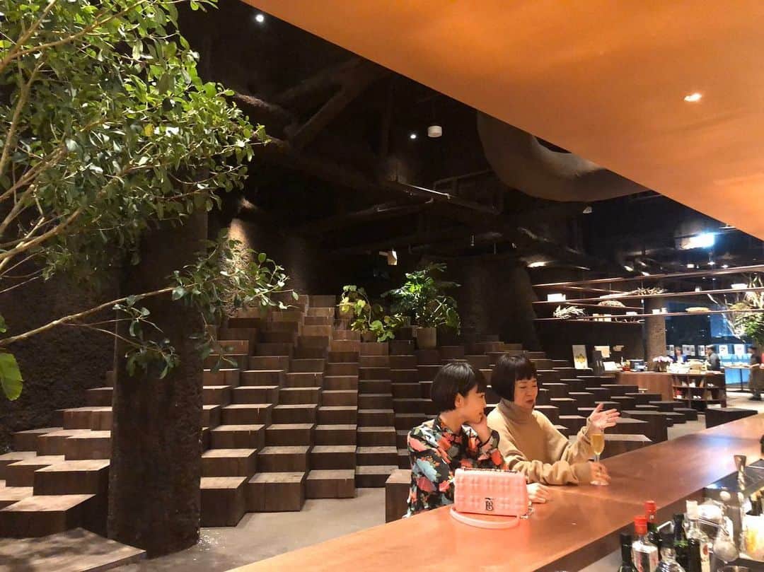 HiRAO INCのインスタグラム：「. GYRE.FOOD  昼も夜も、楽しい場所に育ってます。 . 今週は　@eatripsoilpのトークショーや、オールディダイニング　ユーリカによる、ワインテイスティングイベントも。  楽しすぎて、結局毎日いたなー🤣 みんなに会えて楽しかった！」