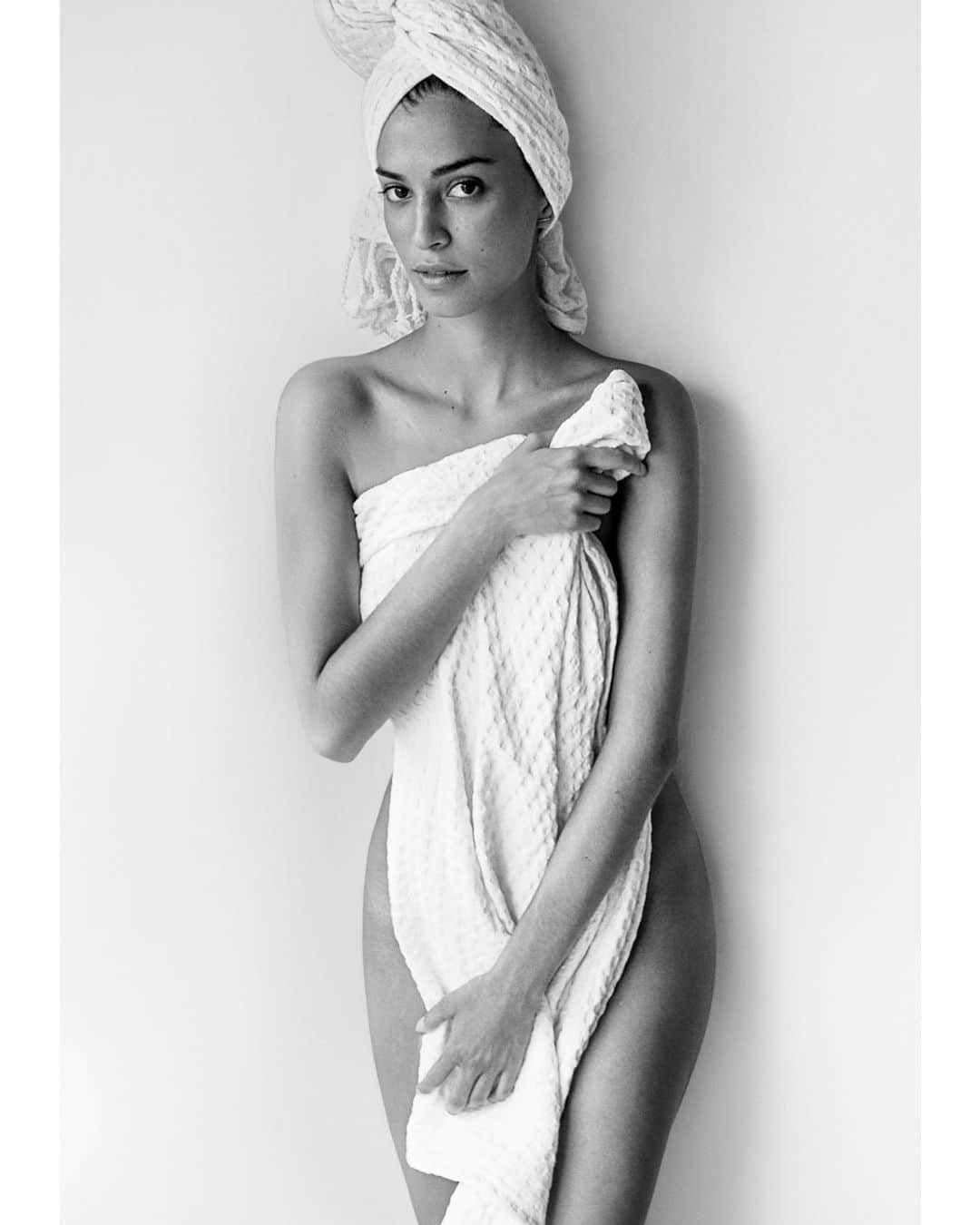 マリオ・テスティーノさんのインスタグラム写真 - (マリオ・テスティーノInstagram)「TOWEL SERIES 155, MARINA TESTINO. - #TowelSeries #MarinaTestino #MarioTestino」12月16日 0時35分 - mariotestino