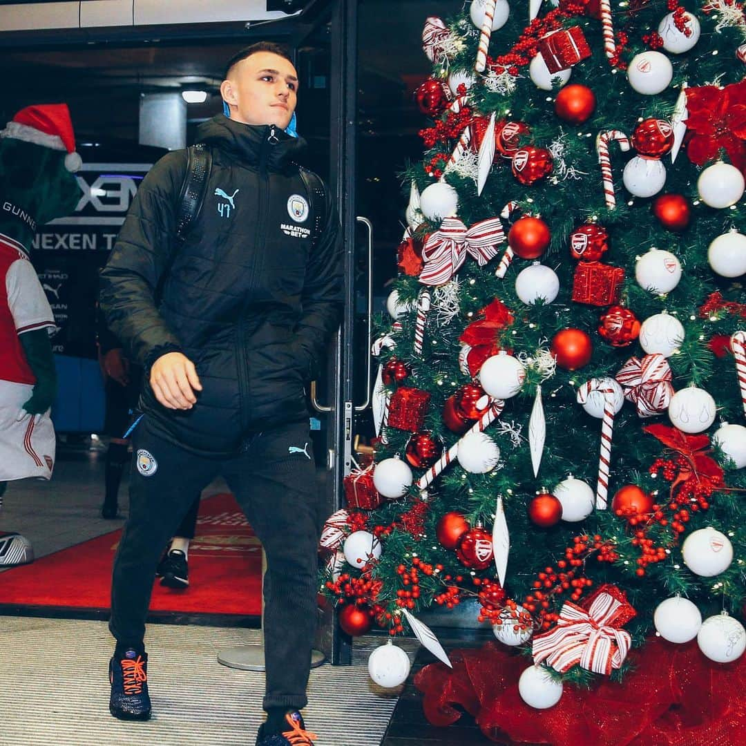 マンチェスター・シティFCさんのインスタグラム写真 - (マンチェスター・シティFCInstagram)「Gather around the Christmas tree 🎄 ⁣ ⁣ ⁣ ⁣ ⁣ ⁣ ⁣ #mancity #arsmci」12月16日 0時41分 - mancity