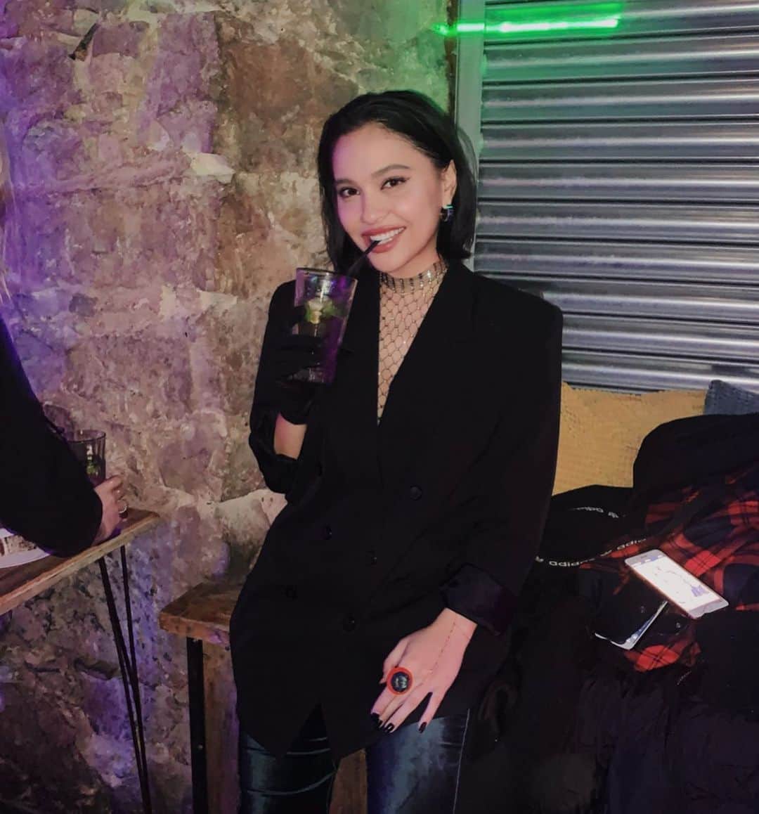 ステラ・ハジェンズのインスタグラム：「80s night & it feels v right」
