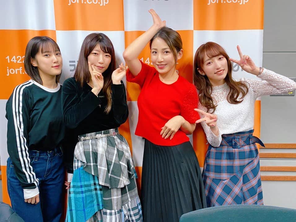 ぱいぱいでか美のインスタグラム：「カントリー・ガールズの只今ラジオ放送中！！ ありがとうございましたm(_ _)m ꙳ #country_girls #山木梨沙 さん #小関舞 さん #country1422 #ラジオ日本 #吉川友 ꙳ ぎえーーー緊張した。 ありがとうございました！ 明日ブログ書こう。。 聴けなかった方はradikoのタイムフリーでどうぞ！ 山木さん、小関さん、 実は頼りになる場数(ばかず)踏んでる吉川友さん とてもありがとうございました！ お邪魔しました……！ . ちなみに渋谷ネットワークの彼、 まさかの収録2日後に後日談があって また渋谷で遭遇したときに 私が鼻水すすってたら持ってたティッシュ全部くれました。笑 優しい……。」