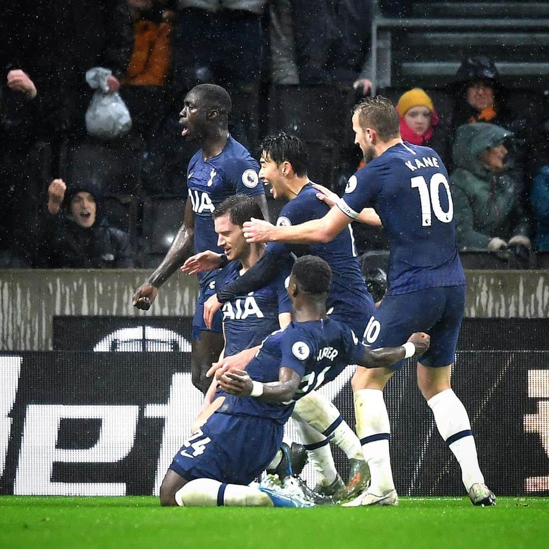 トッテナム・ホットスパーFCさんのインスタグラム写真 - (トッテナム・ホットスパーFCInstagram)「WHAT A MOMENT! @jvertonghen strikes at the death at Molineux! 🤪 #COYS #THFC」12月16日 1時08分 - spursofficial