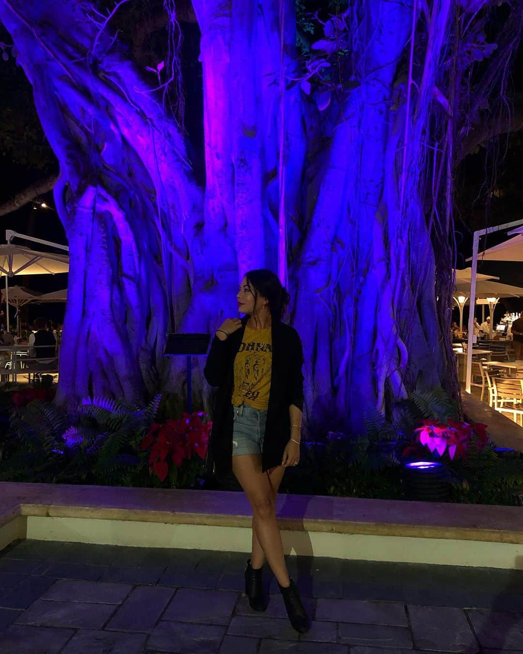 ジャネル・パリッシュさんのインスタグラム写真 - (ジャネル・パリッシュInstagram)「Warm Waikiki nights ✨」12月16日 1時18分 - janelparrish