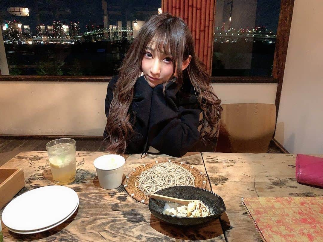 みにーさんのインスタグラム写真 - (みにーInstagram)「. お台場何年振り… 焼き鳥おいしすぎた 焼き鳥すきかもしれん🤔 #バーレスク #バーレスク東京 #お台場 #お蕎麦 #蕎麦 #焼き鳥 #権八 #夜景 #シングルマザー #ママ #男の子ママ」12月16日 1時24分 - minnie_burlesqe