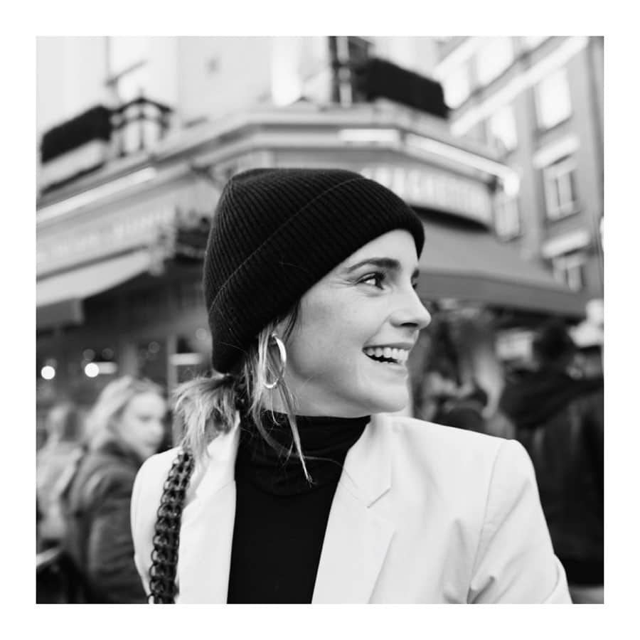 エマ・ワトソンさんのインスタグラム写真 - (エマ・ワトソンInstagram)「📚 🐿🎄🍃🧚🏼‍♀️🍂 🇬🇧」12月16日 1時53分 - emmawatson