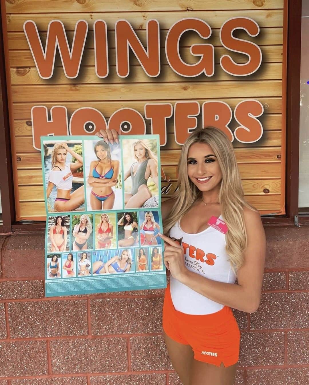 Hootersさんのインスタグラム写真 - (HootersInstagram)「2020 is fast approaching! Don’t forget to get your calendars and start the new year with the best girls around. 😉」12月16日 2時01分 - hooters