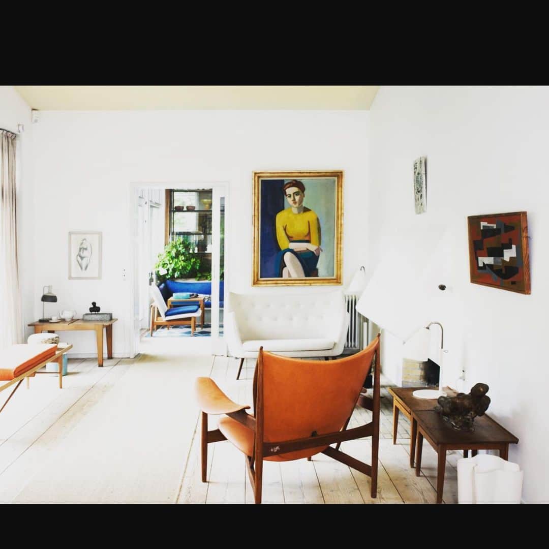 デレク ラムのインスタグラム：「Finn Juhl’s home. Featured in NYT “25 rooms that influence the way we design” the colors! @nyt #finnjuhl」