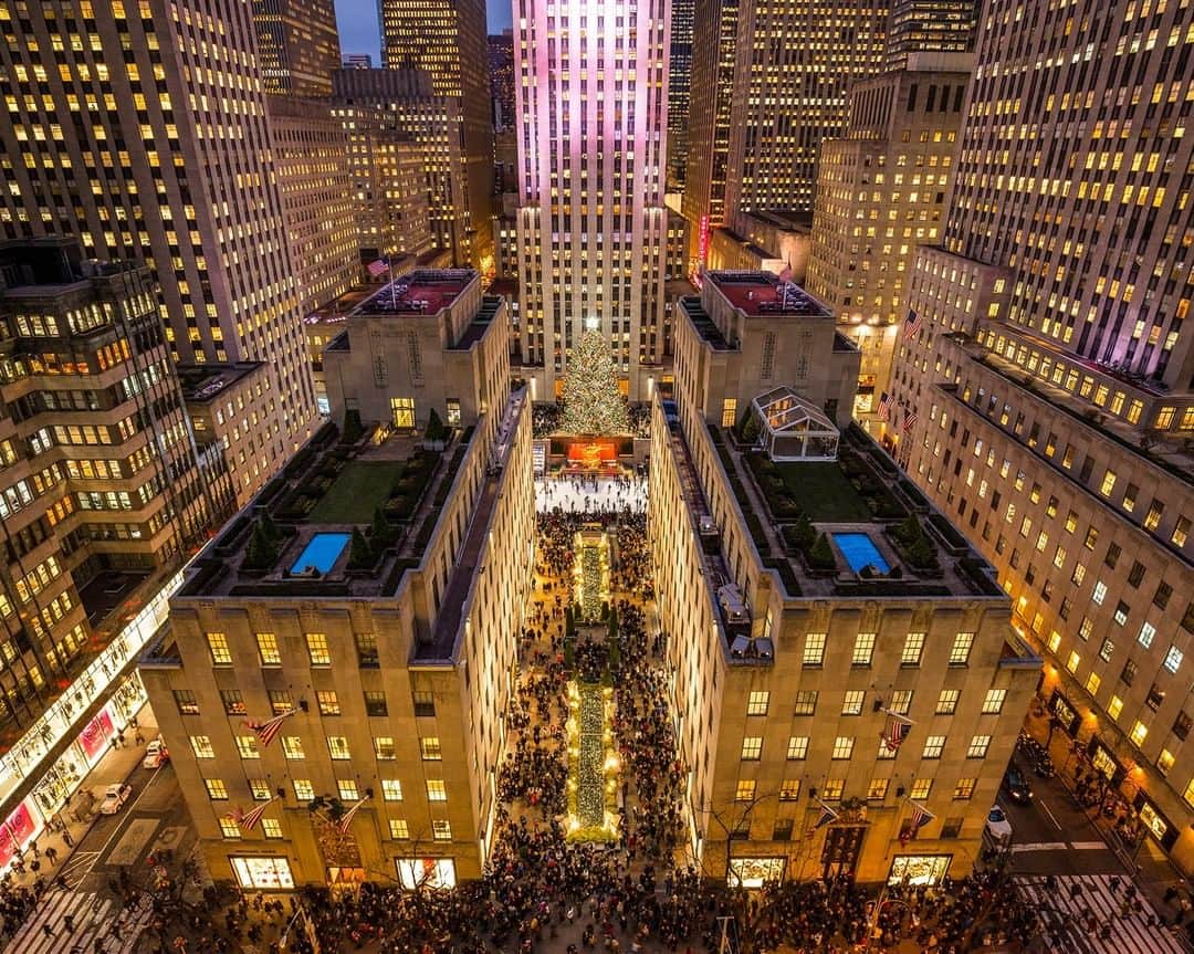 National Geographic Travelさんのインスタグラム写真 - (National Geographic TravelInstagram)「Photo by George Steinmetz @geosteinmetz | The holiday season packs the streets around Rockefeller Center in New York City. John D. Rockefeller spent the 1930s building this art deco masterpiece with architect Raymond Hood. To view more of our world from above, follow @geosteinmetz.」12月16日 2時07分 - natgeotravel