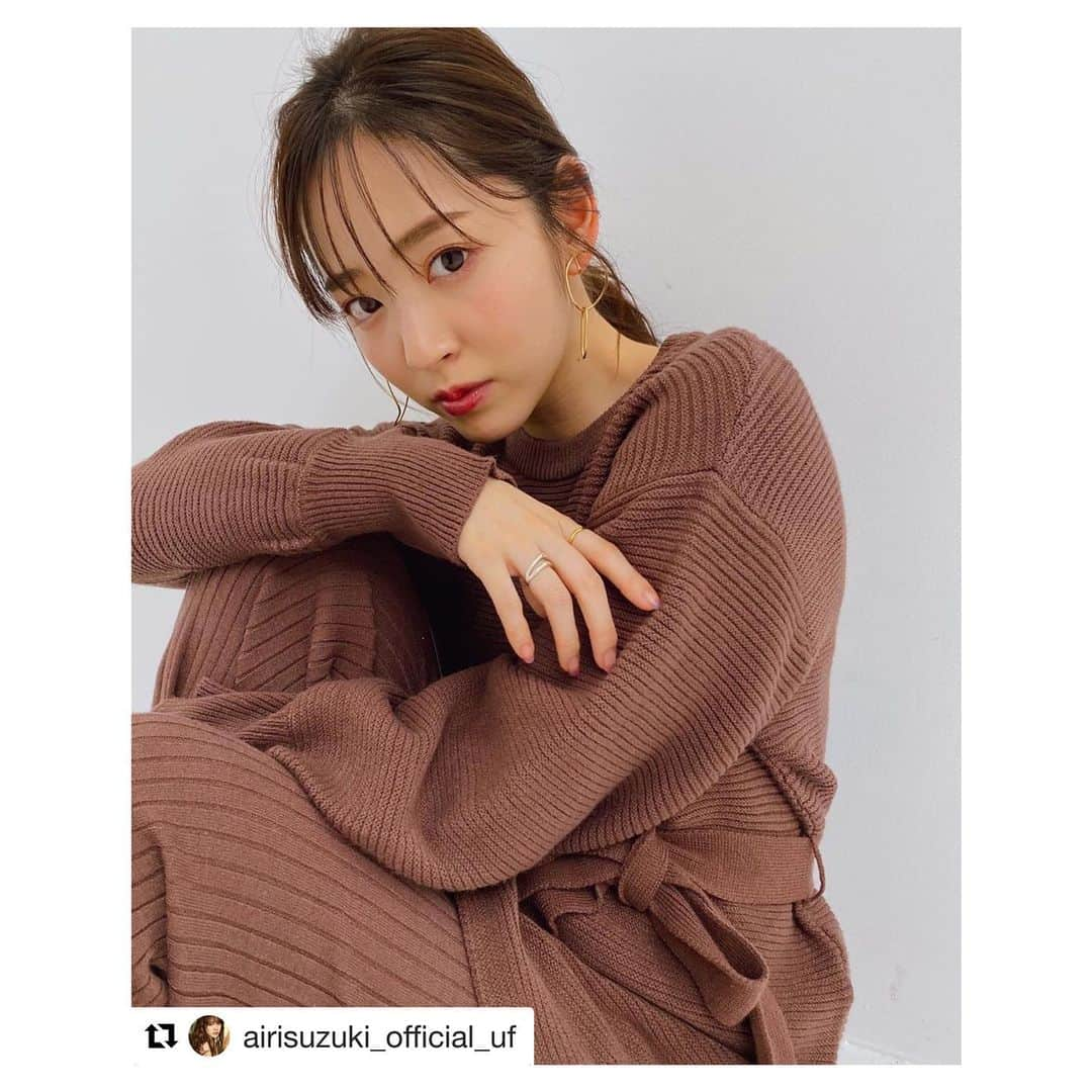 高橋愛さんのインスタグラム写真 - (高橋愛Instagram)「thank u @airisuzuki_official_uf ❤️ ㅤㅤㅤㅤㅤㅤㅤㅤㅤㅤㅤㅤㅤ ㅤㅤㅤㅤㅤㅤㅤㅤㅤㅤㅤㅤㅤ 可愛くって 美しい あいりが コラボ服を 最高に可愛く 着てくれました😭 ㅤㅤㅤㅤㅤㅤㅤㅤㅤㅤㅤㅤㅤ ありがとう🥺🙏🏻❤️ ㅤㅤㅤㅤㅤㅤㅤㅤㅤㅤㅤㅤㅤ もう、大好き🥰🥰🥰 ㅤㅤㅤㅤㅤㅤㅤㅤㅤㅤㅤㅤㅤ #可愛い後輩 #出来た後輩 #最高な後輩 #鈴木愛理 ちゃん #ありがとう🥺🙏🏻 ㅤㅤㅤㅤㅤㅤㅤㅤㅤㅤㅤㅤㅤ ㅤㅤㅤㅤㅤㅤㅤㅤㅤㅤㅤㅤㅤ #Repost @airisuzuki_official_uf ・・・ ✴︎ 大好きな高橋愛さんが　@vis_jp とコラボされたお洋服頂きました❤︎ . めっちゃ可愛いし、ニットの着心地が気持ち良すぎてお気に入りです☺︎愛ちゃん毎度毎度さすがです😭💓 . . #高橋愛 さん #大好きな先輩❤︎ #bisdesu #aidesu #今日はやまさんめいく❤︎ #お洋服もメイクもお気に入り😌  #リングはすべて # @aletta_jewelry_official ❤︎ #えりとこの前見に行ったんだ😉」12月16日 2時11分 - i_am_takahashi