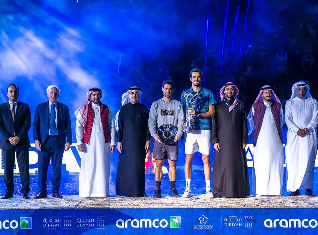 ファビオ・フォニーニさんのインスタグラム写真 - (ファビオ・フォニーニInstagram)「One last memory about this great week. Thank you Prince Abdulaziz for this experience. And thank’s @aramco and all the sponsors. Congrats @medwed33 for this victory! See you soon Saudi Arabia! @diriyahseason @abdulaziztf」12月16日 4時02分 - fabiofogna