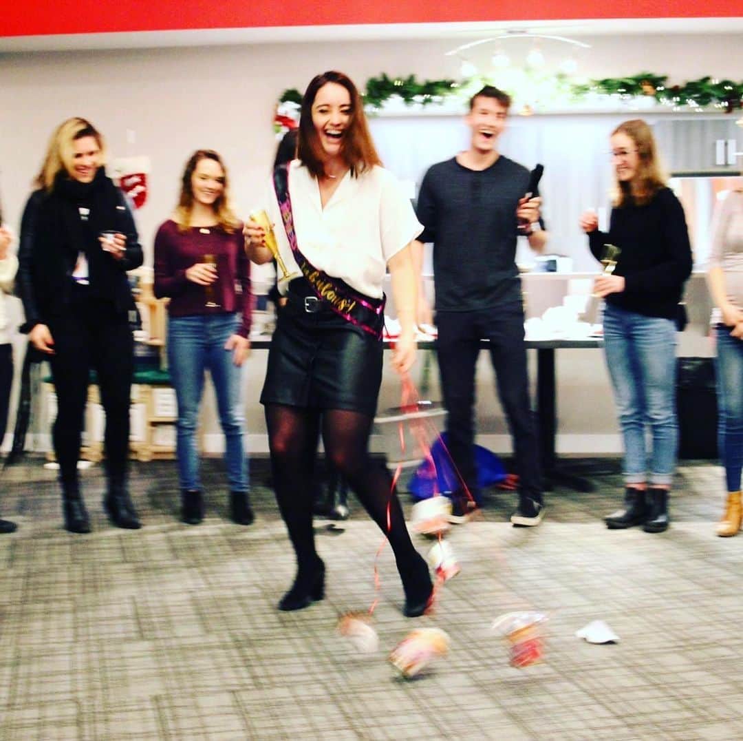 ケイトリン・オズモンドのインスタグラム：「What an incredible night, filled with incredible people! And yes I was wearing a soup can train. . . 6 months after I announced my retirement from competitive skating, I finally got to celebrate with the friends, family, and team that got me through all the highs and lows of my career.  They helped me build dreams beyond what I thought were possible, and they got me to achieve more than what I could dream. They all taught me so many lessons, and guided me through my childhood, teenage, and early adult years. They all structured me and all have a piece in making me who I am today. . . This celebration couldn’t have come at a more perfect time.  I needed the last few months to digest on my own what is to come next.  I’m finally ready to step out on my own. Be who I can be. Figure out who that person even is.  I was looking around the room at the people who built me last night, and felt so much admiration. It’s scary to figure out a life without a team of people behind you guiding the way. But I know if I ever need them, which I know I will, they will always be there. Forever my team. I couldn’t do life without them. . . . #retirementparty #friends #family #supportteam #love #admiration #newbeginnings #nextchapter」