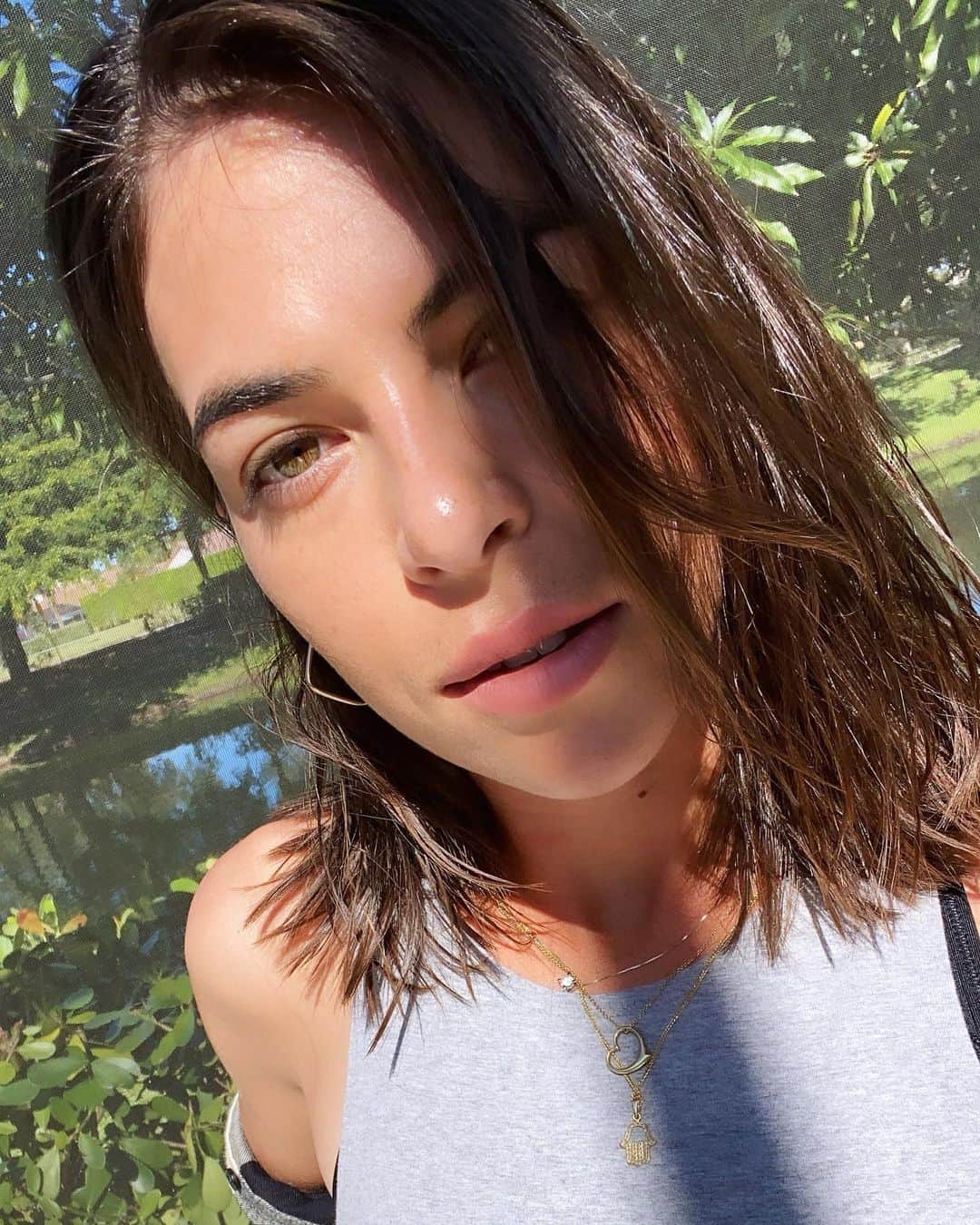 アイラ・トムリャノビッチのインスタグラム：「Woke up in time for goldie hour 😴🐣✨」