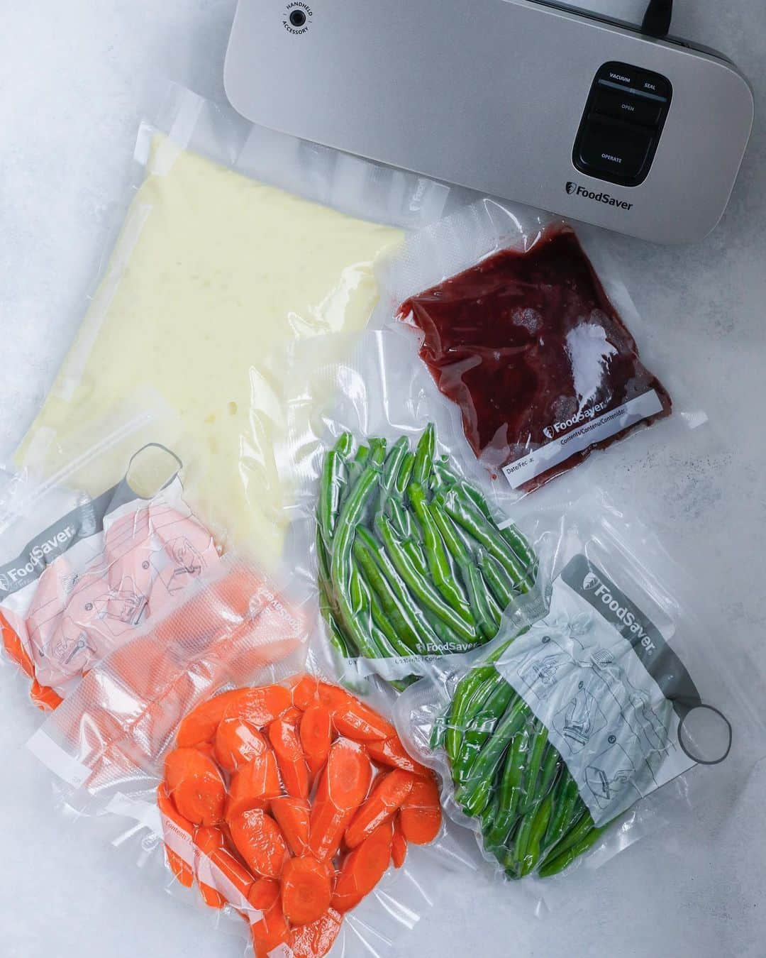 Easy Recipesさんのインスタグラム写真 - (Easy RecipesInstagram)「Do you food prep? Thanks to my new kitchen gadget @foodsaver I am able to food prep ahead of holiday dinners and any dinner event I host at my house. I also use it for normal weeknight food preps to save time and effort the day of. You can use it to preserve fruits, veggies, meats, soups, sauces, and left over cooked food 5x better than any other method, prevents freezer burn, making food last for months in your freezer and weeks in your fridge. Remember, the less food you waste, the more money you save. The FoodSaver ® also has a modern design and saves 50% more counter space than other vacuum sealer. Check out my story for the demo video and click the link in my bio for more info on how I prepped this recipe. #sponsored #FoodSaver #mealprep  https://www.cookinwithmima.com/food-prep-with-foodsaver/」12月16日 5時09分 - cookinwithmima