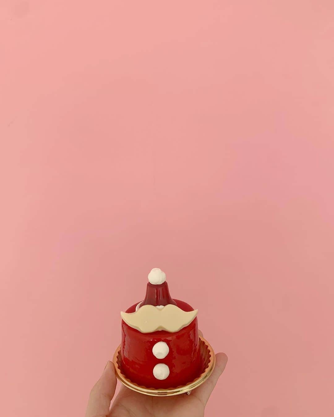 花盛友里のインスタグラム：「サンタケーキの差し入れ可愛いうれしい♡」