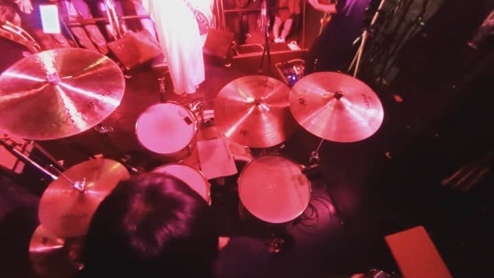 吉澤響のインスタグラム：「2019/12/14 新宿marble 『デリートデータ』/ kinoshita  #セカイイチ #kinoshita #live #drums #drummer」