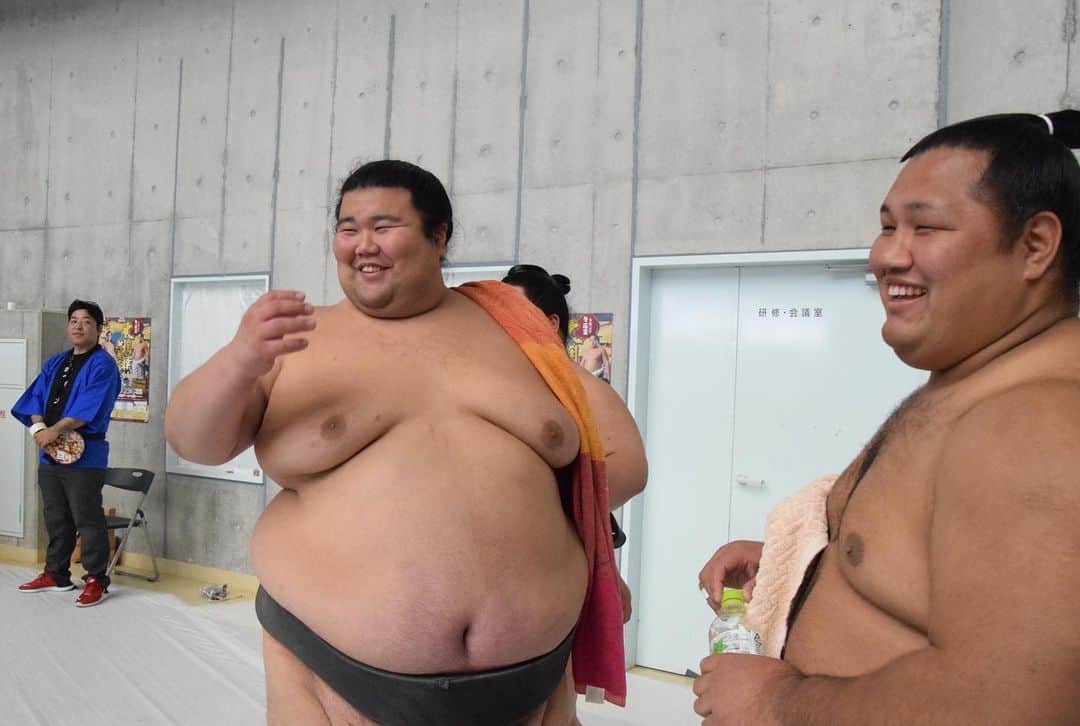 日本相撲協会さんのインスタグラム写真 - (日本相撲協会Instagram)「昨日で冬巡業は終了となります。 1月場所の番付発表は12/24です。  冬巡業もたくさんのご来場・ご声援、誠にありがとうございました！ ﻿ ﻿ @sumokyokai #大相撲 #sumo #相撲  #冬巡業 #沖縄 #力士 #お相撲さん #japanlife #ilovejapan #sumowrestlers #japanculture #うるま市 #鶴竜 #松鳳山 #竜電 #千代丸 #錦木」12月16日 15時20分 - sumokyokai