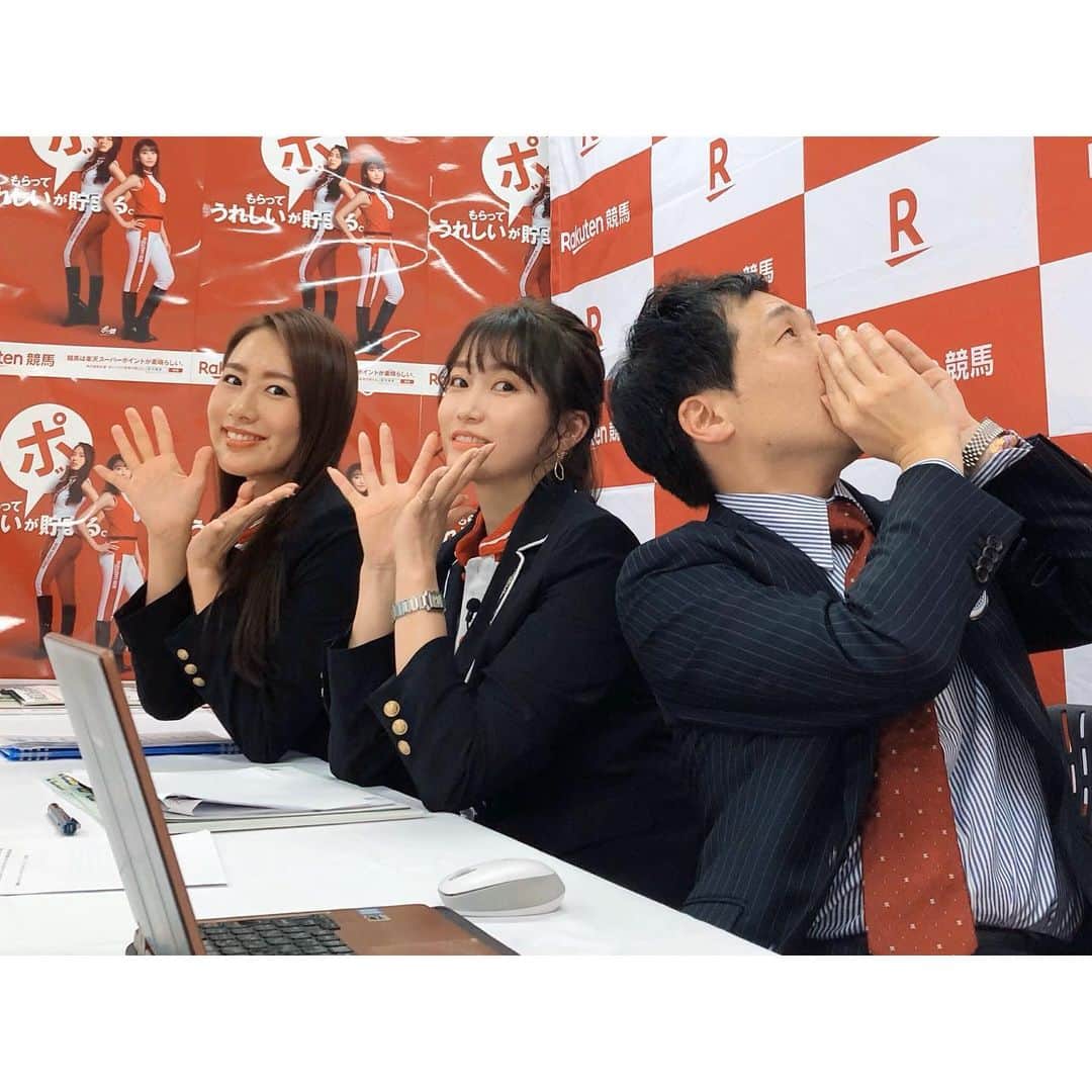 のインスタグラム：「楽天競馬Presents 全日本２歳優駿直前予想討論会が公開されました🏇✨ ⁑ 出演は、調教捜査官井内利彰さんと、わたしたちポッ娘です。古谷剛彦さんの予想も公開。 楽天競馬YouTubeチャンネルから是非ご覧下さいね😘 https://youtu.be/JnzfMRpXpxM ⁑ ⁑ #楽天競馬 #全日本2歳優駿 #競馬#地方競馬 #川崎競馬 #まりなる#津田麻莉奈」