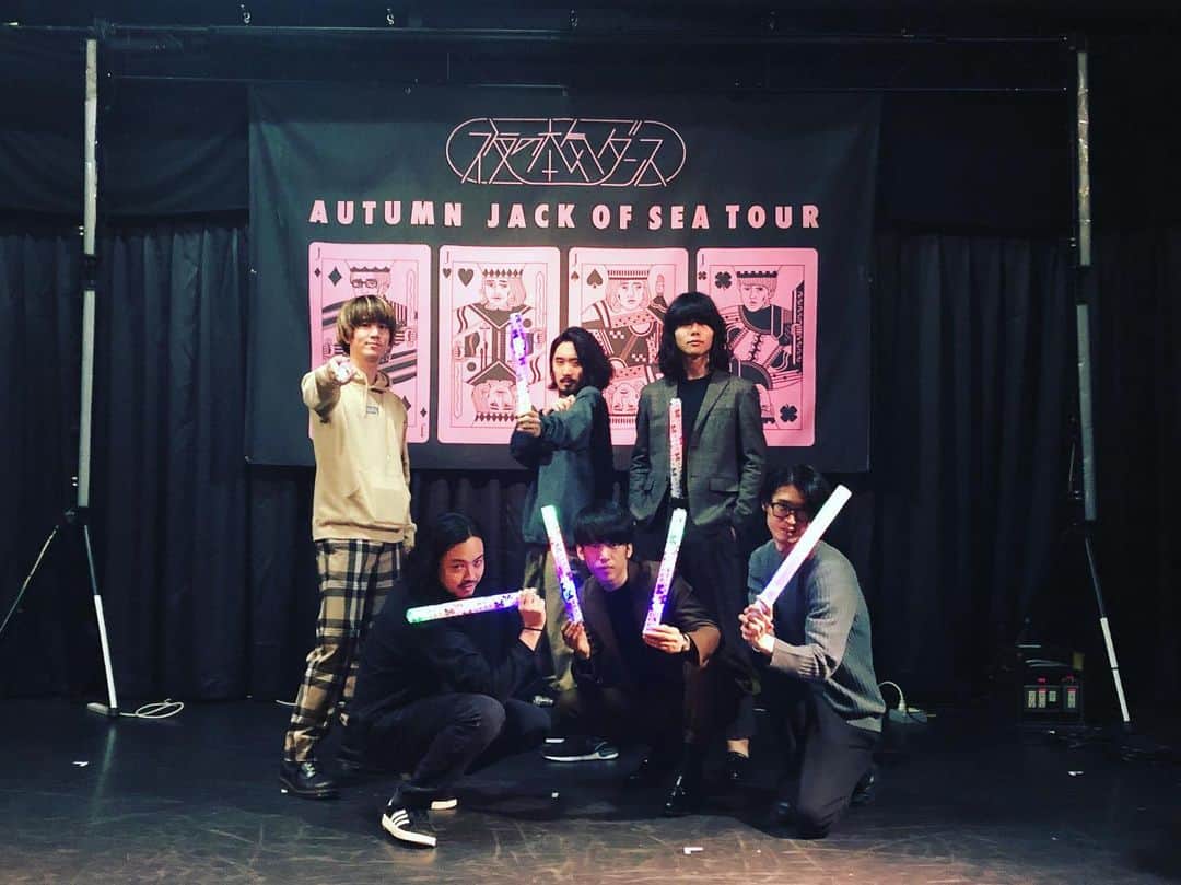 のインスタグラム：「クリーピーナッツと新潟でツーマン‼️ 曲カッコよくてMCはひたすらふざける。ジャンルは違えど音楽に対する考え方などシンパシーを感じる部分が彼らにはたくさんありまして、、、ただ2人があまりに圧倒的才能過ぎて会話していても自分が一般人になってしまうというか普通にオレR指定とDJ松永と喋ってるやんヤバ！といった感情に結構なります笑 ほんと彼らはHIPHOP界の宝やと思います。 来年はフェスでもMovin’やりたいな🙌😎 #夜の本気ダンス  #creepynuts #新潟nexs  #明日花キララ」