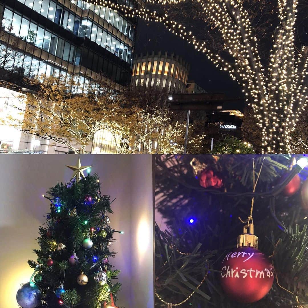 岡村孝子さんのインスタグラム写真 - (岡村孝子Instagram)「クリスマスの季節がやってきました🎄 今年はクリスマスピクニックがないので「心にぽっかり穴」状態です。 会場で歌いながら、皆さんと瞳と瞳を合わせ、「今年も色々あったけど、ここまでたどり着けて良かったね。来年も頑張ろうネ」という恒例のイベント。 今年は皆さんに送ってもらったツリーやイルミネーションの写真を見ながら、ゆっくり過ごすおうちクリスマスになりそうです😌 . そもそも今年の4月に、こんな風に穏やかなクリスマスを迎えられるとは思っていませんでした。 というか、今年の後半この世に私は存在するのだろうか？と考えたり・・・。 . 新しい命を頂いてこうやって元気に過ごせることに感謝しながら、私に今できることを探していきたいな〜と思っています😊 . #クリスマス #クリスマスピクニック」12月16日 15時30分 - okamuratakako_official
