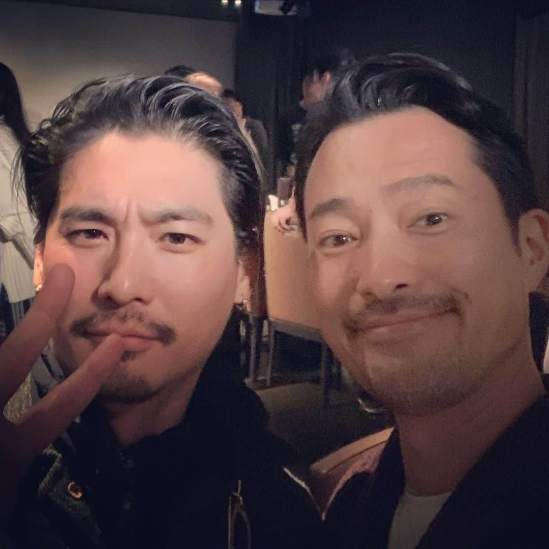 前川泰之さんのインスタグラム写真 - (前川泰之Instagram)「今日は。昨日日テレのドラマ『ニッポンノワール』の打ち上げに行ってきました！ そこで、撮影では一緒にならなかったけど久しぶりに水上剣星くんに会いました^_^ やっぱり仮面ライダービルド仲間に会えると嬉しいもんです✨✨✨ 『ニッポンノワール』見ていただいた皆さん、ありがとうございました！！ #ニッポンノワール　#水上剣星　#仮面ライダービルド　#エボルト　#氷室幻徳」12月16日 15時40分 - maekawa_yasuyuki_official