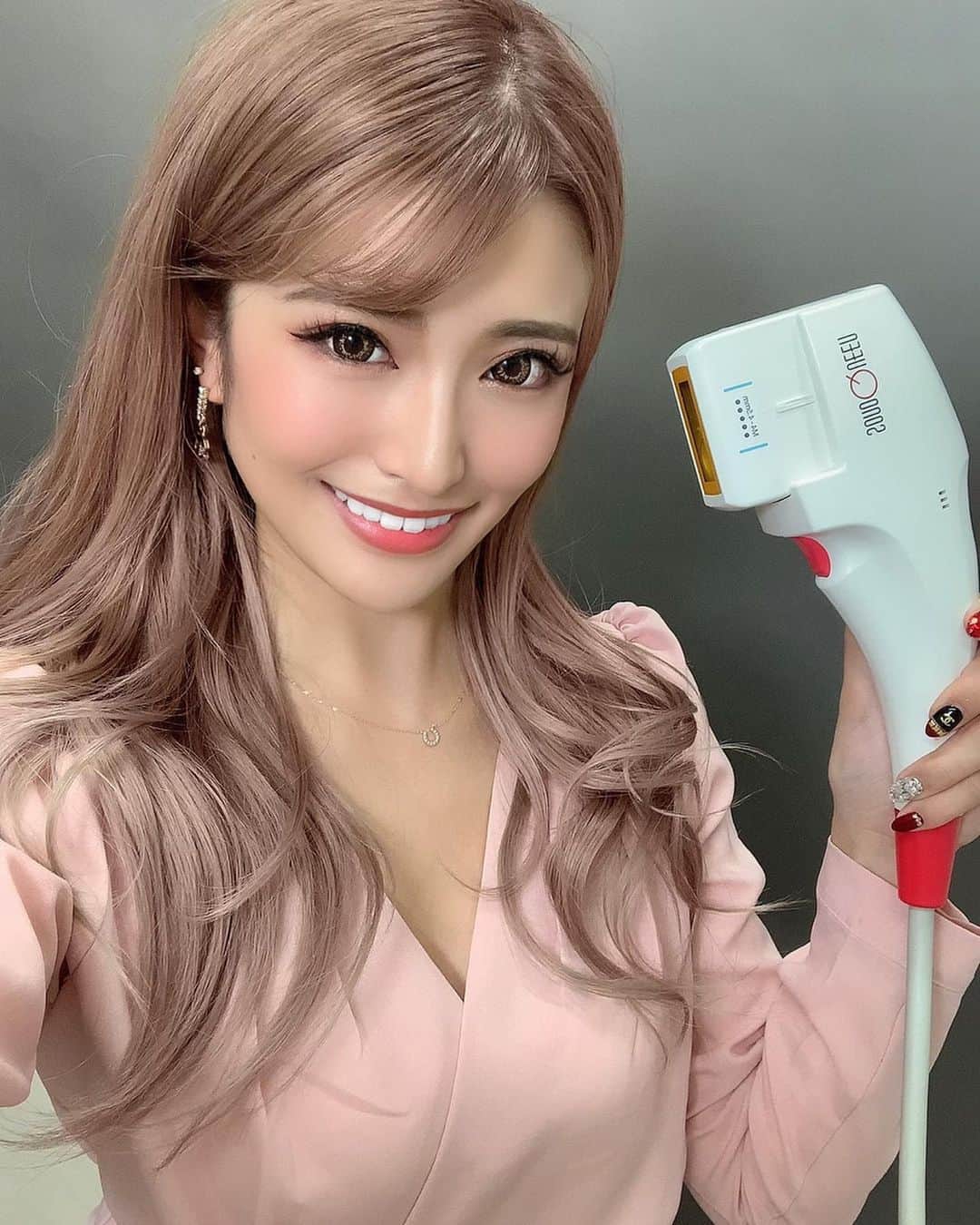 鈴木まりなのインスタグラム：「    東京中央美容外科 堺院で ソノクイーンハイフを受けて2週間経過❤️   毎日効果が出てきてフェイスラインがすっきり✌️   ハイフってお顔に超音波をあてるだけで リフトアップができるから本当におすすめ🙆‍♀️     予約のときに｢鈴木マリナのインスタ見た｣ って伝えたらいいことがあるよ✨ @tcbhayashi @tcbsakai           #リフトアップならTCB東京中央美容外科 #東京中央美容外科 #東京中央美容外科堺院 #TCB #美容外科 #堺東 #堺 #大阪 #林弘樹先生 #リフトアップ #ソノクイーン #ハイフ #HIFU #リフトアップ #PR」