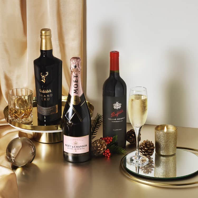 DFS & T Galleriaさんのインスタグラム写真 - (DFS & T GalleriaInstagram)「Get the party started with delectable delicacies or a crowd-pleasing bottle from @Hennessy, @royalsalute & more.  #GiveJoy #DFS #TGalleria」12月16日 16時04分 - dfsofficial