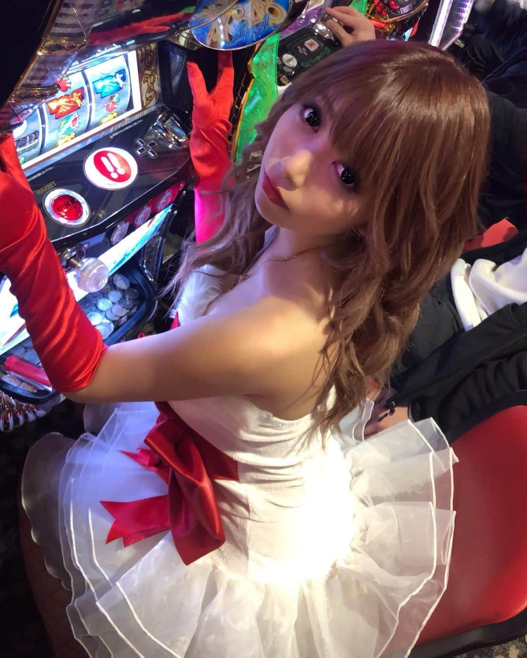 芹野莉奈さんのインスタグラム写真 - (芹野莉奈Instagram)「. 🎰パチンコ屋さん来店イベント🎰 . . 姫路のゴールドラッシュ様に 実践来店でした🙋‍♀️♡✨ . . 会いに来てくれた皆さん😭💓 手土産まで持ってきてくれた方😭💓 本っっ当にありがとうございました😭💓 . . 実践の結果は‥ぴえんでした😵笑 . #kingrabbits #キングラビッツ #芹野莉奈 #イベント #dancer  #youtuber #いい波のってんね #マジ卍 #愛媛 #ゴールドラッシュ  #パチンコ #パチスロ #スロット #スロット女子」12月16日 15時56分 - serinorina