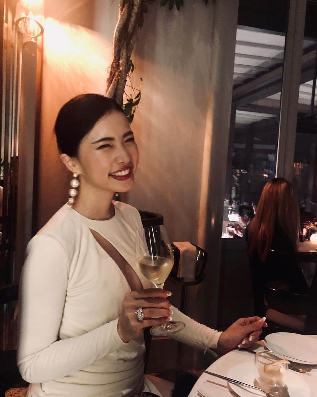 工藤沙織さんのインスタグラム写真 - (工藤沙織Instagram)「Milano night🍽✨ . ミラノでの最高に忘れられない時間でした🥺🍽 . ミス・ヨーロッパ・コンチネンタルできる予定だった @elisabettafranchi のドレスを初めて着ることができたから💕 . ロストバゲッジが大会が終わった後だけど返ってきて良かったしこの素敵な機会をくださった方には感謝してもしきれません。私の笑顔が物語ってるでしょ😋 . Super memorable time, because finally I could wear this special dress, which was for red carpet of @misseuropecontinentalofficial . . I was so happy that all my luggages came back even the competition finished and my smile explained EVERYTHING😎❤️ . #milano #milano🇮🇹 #dress #elizabetafranchi  #japanesemodel  #japanese #asianmodel #175cm #高身長女子  #モデル #日本人 #イブニングガウン #ロングドレス #ミラノ #ミスコンテスト #italianfood #elegant #elegance #ガラディナー #galadinner #montecarlo #海外旅行 #エリザベッタフランキ」12月16日 7時15分 - sally.kudo