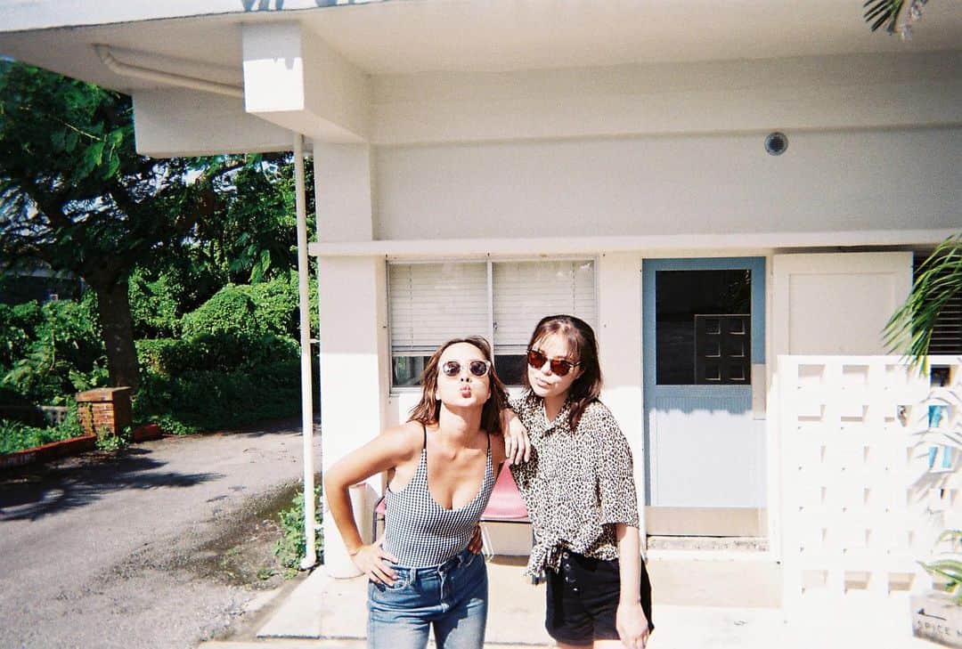 Tattyのインスタグラム：「今日もLets go🌞🌈💄 日の出も見れたし、 よく晴れてて気持ちの良い日だ🙏  #写ルンです　#filmphotography  #filmcamera」