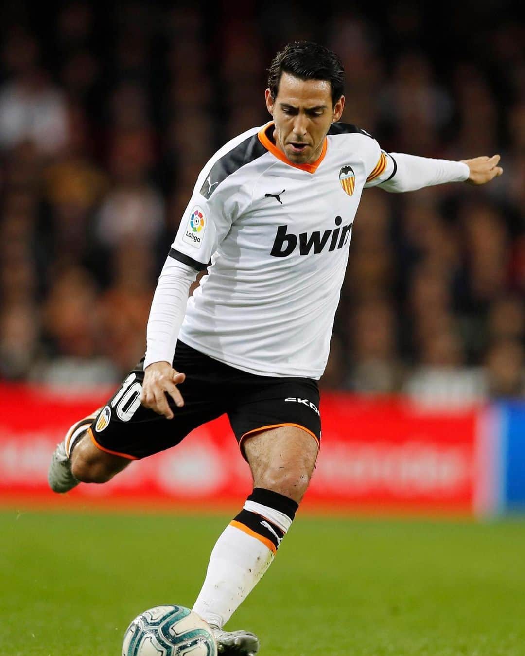 ダニエル・パレホのインスタグラム：「‪Cada partido, cada día... este equipo no deja de crecer. Espectacular Mestalla, así se nos escaparán pocos puntos en nuestra CASA. #AmuntSempre ‬」