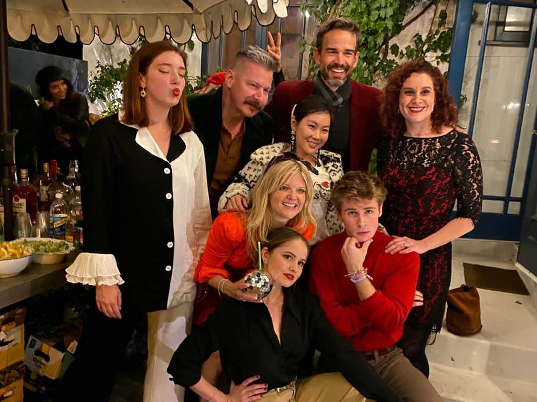 デビー・ライアンのインスタグラム：「the Insatiables trying to get a decent photo -> swipe for chaos」