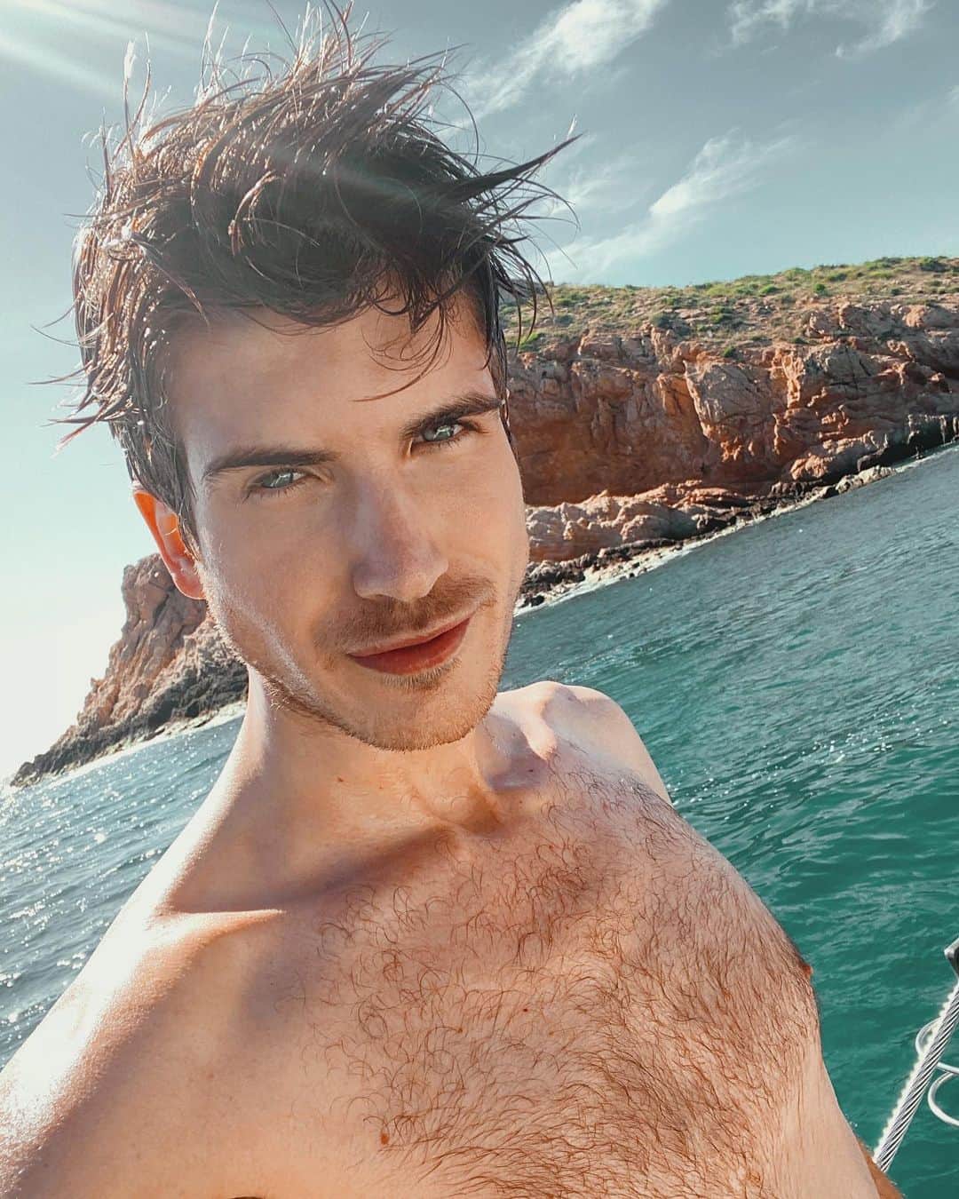 ジョーイ・グレーセッファのインスタグラム：「A merman in his natural element 🧜🏻‍♂️ who wants summer back?💦」