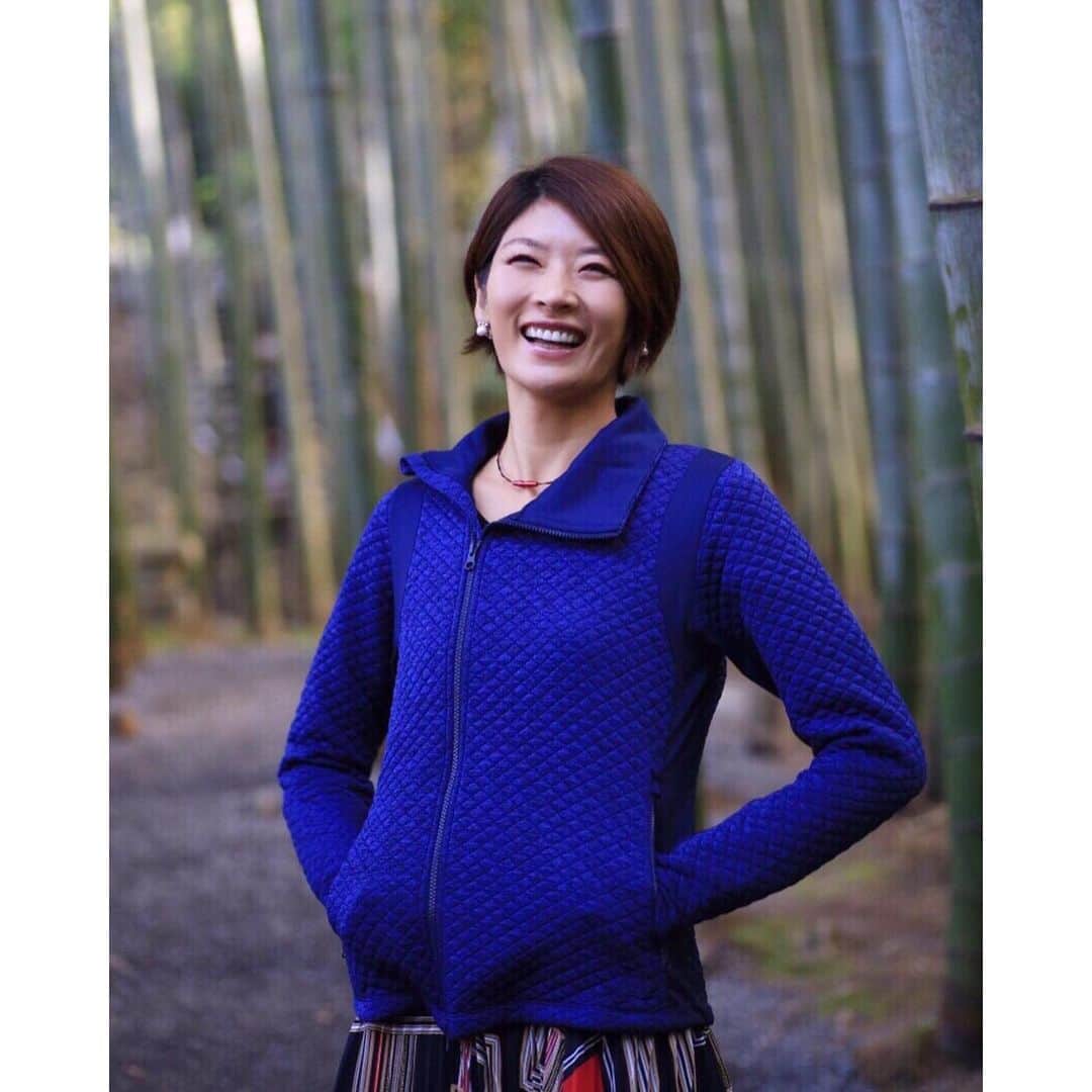 西谷綾子のインスタグラム：「✴︎ 【NB HEATLOFTジャケット】 RUNはもちろんっ❣️ 私服に合わせても🙆💞 ・ 高い保温性と吸汗速乾機能を両立するテクノロジー 「NB HEAT」を採用👍 軽量で伸縮性あり動きやすいっ🏃‍♀️🐾 ・ #ニューバランス  #newbalance #fashion」