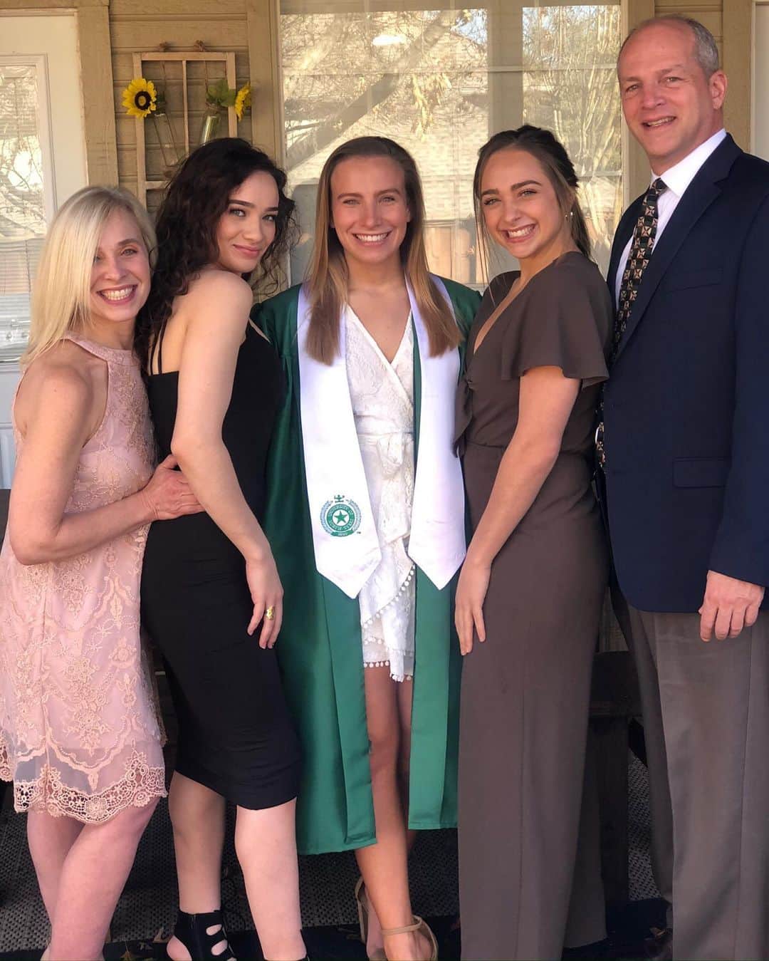 ペイトン・アーンストのインスタグラム：「Meet your future teacher Mrs. Ernst! Congratulations Bailey♥️」