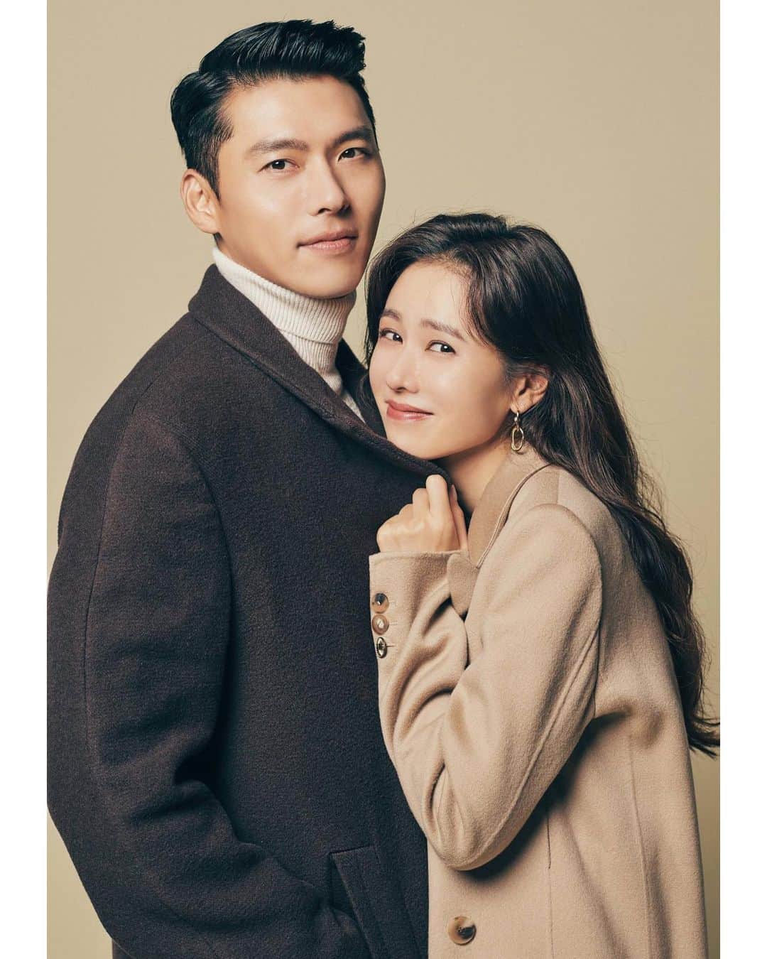 ヒョンビンのインスタグラム：「What did you think of Crash Landing on You premiere? —— #crashlandingonyou #사랑의불시착 #hyunbin #현빈 #ヒョンビン #玄彬 #sonyejin #손예진」