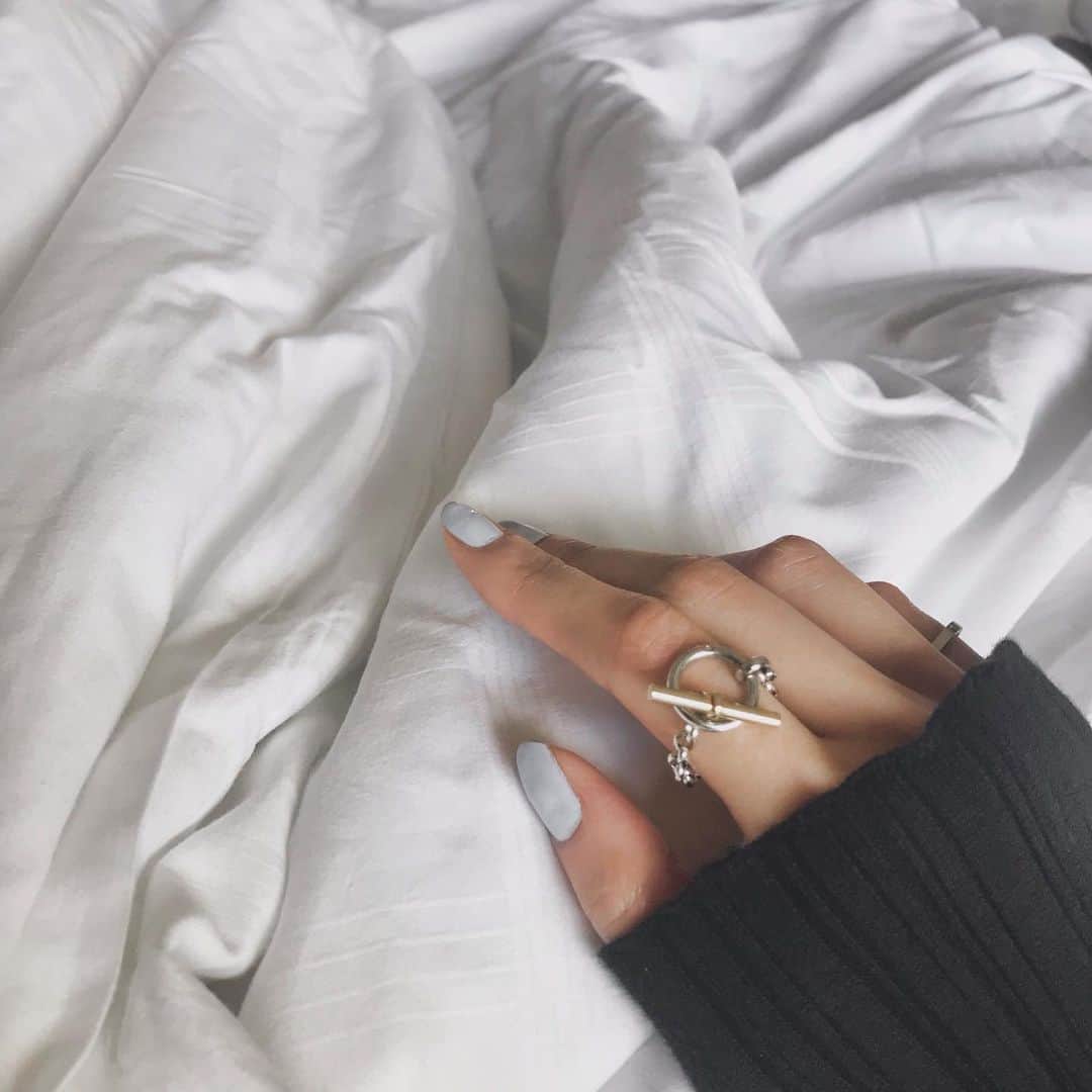 小林ようのインスタグラム：「🌞 . #accessory #ring #goodmorning #アクセサリー #リング #👌」