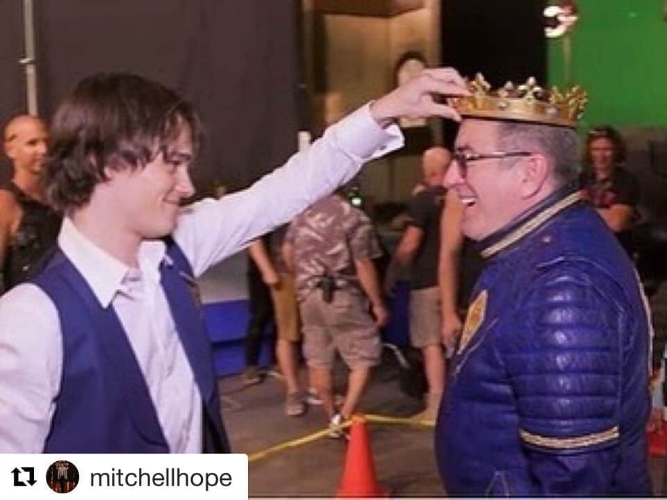 ケニー・オルテガさんのインスタグラム写真 - (ケニー・オルテガInstagram)「King for a Day!  @disneydescendants @mitchellhope」12月16日 9時00分 - kennyortegablog