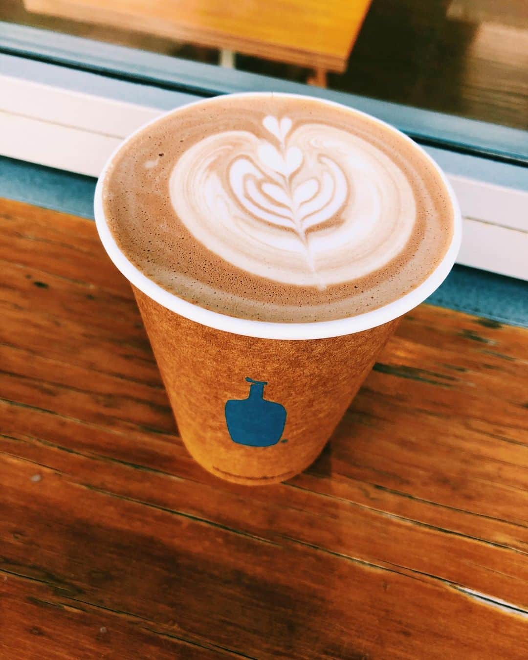 浅野宏明さんのインスタグラム写真 - (浅野宏明Instagram)「来たかった　中目黒の　#bluebottlecoffee ☕︎ 朝のチャチャ散歩がてらに来てみた🐶 朝のテラス極寒で 浅野もチャチャも震えながら飲んでたから コーヒーの味どころじゃなかったw🤣  チャチャー❗️さみーな☝️🤪💦 #ブルーボトルコーヒー #中目黒#coffee #morningcoffee #morning #terrace#極寒」12月16日 10時07分 - hiro_vaice