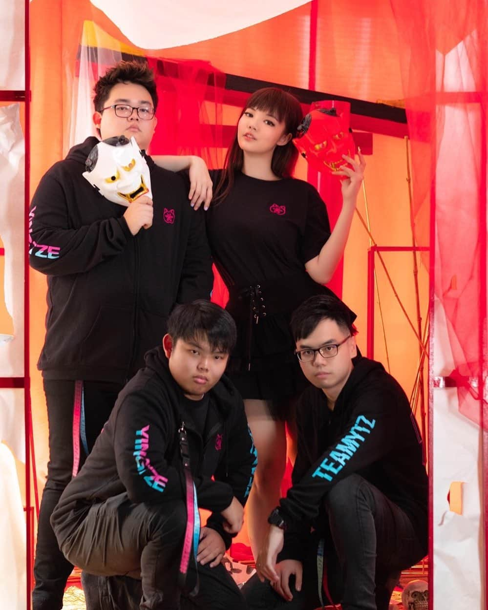 YingTzeさんのインスタグラム写真 - (YingTzeInstagram)「🌟 YTZ Official Merchandise 🌟 What would you name this group ? 😂👋🏻 Featuring @mcdomnalds , @danteoppa and @yong_zhen94 . Get your merch today and join us wear during Comic Fiesta ! _ Last day to Pre-Order my latest merch : Zipper Jacket Hoodie , T-Shirt , Cap & Lanyard ! ❤️ To Pre-Order :  Malaysia Order Form = https://forms.gle/nLxkBAWqaWbzjwoW8  International Order = https://yingtze.bigcartel.com/  Pre-Order ends on 16th December 2019 _ 📸 @kenn_tee  #blessed #ytzgaming #ytzmerch」12月16日 10時22分 - yingtze