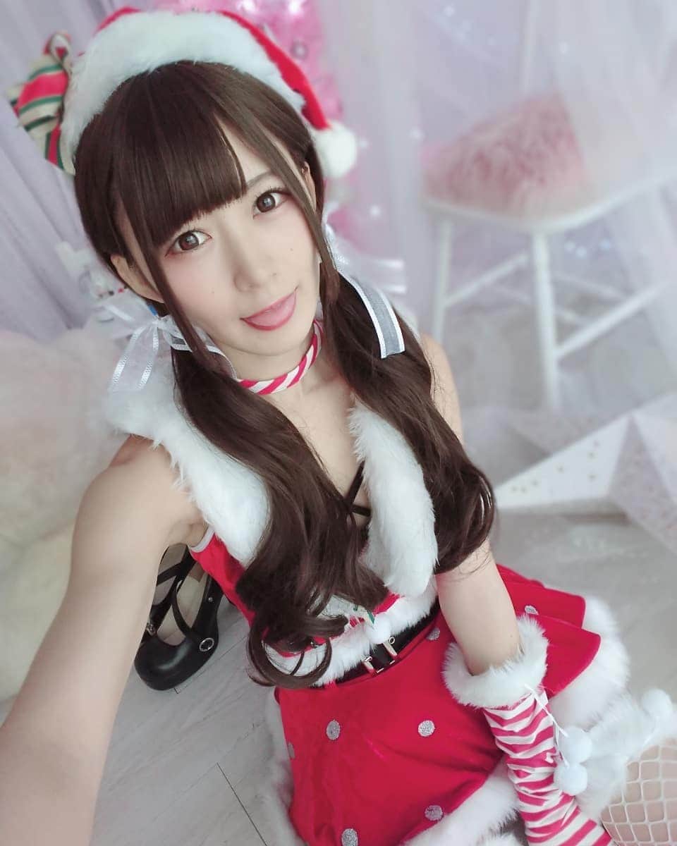 空野青空のインスタグラム：「. . おはろ〜ヽ(*ﾟωﾟ)ﾉ あわてんぼうのサンタクロース🎅🎄 . . . #あおねコス #マリームーン #Malymoon #malymoonオリジナル #サンタ #xmas #merrychristmas #christmas #クリスマスコスプレ #サンタコス #cosplay #cosplayer #赤い彗星 #空野青空 #aonyan #aoneko #あおにゃん #単独戦闘型アイドル #japaneseidol #幸薄顔ちゃん #初号機ボディ #スタジオ撮影 #スタジオ音妓 #スタジオねこ #富山スタジオ」