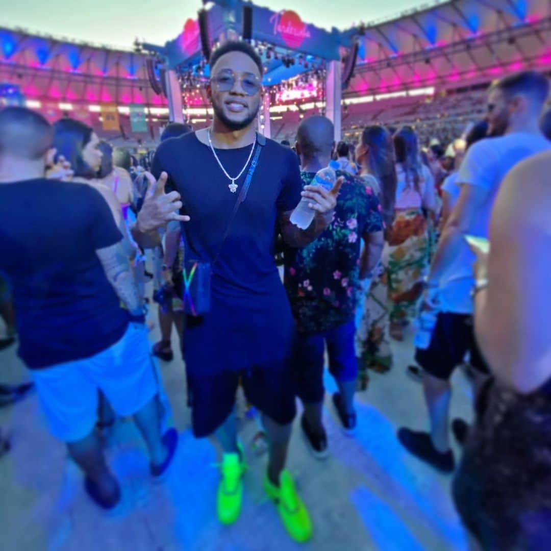 ラファエル・ダ・シルバのインスタグラム：「Chegou nossa vez de colher!  #tardezinha」