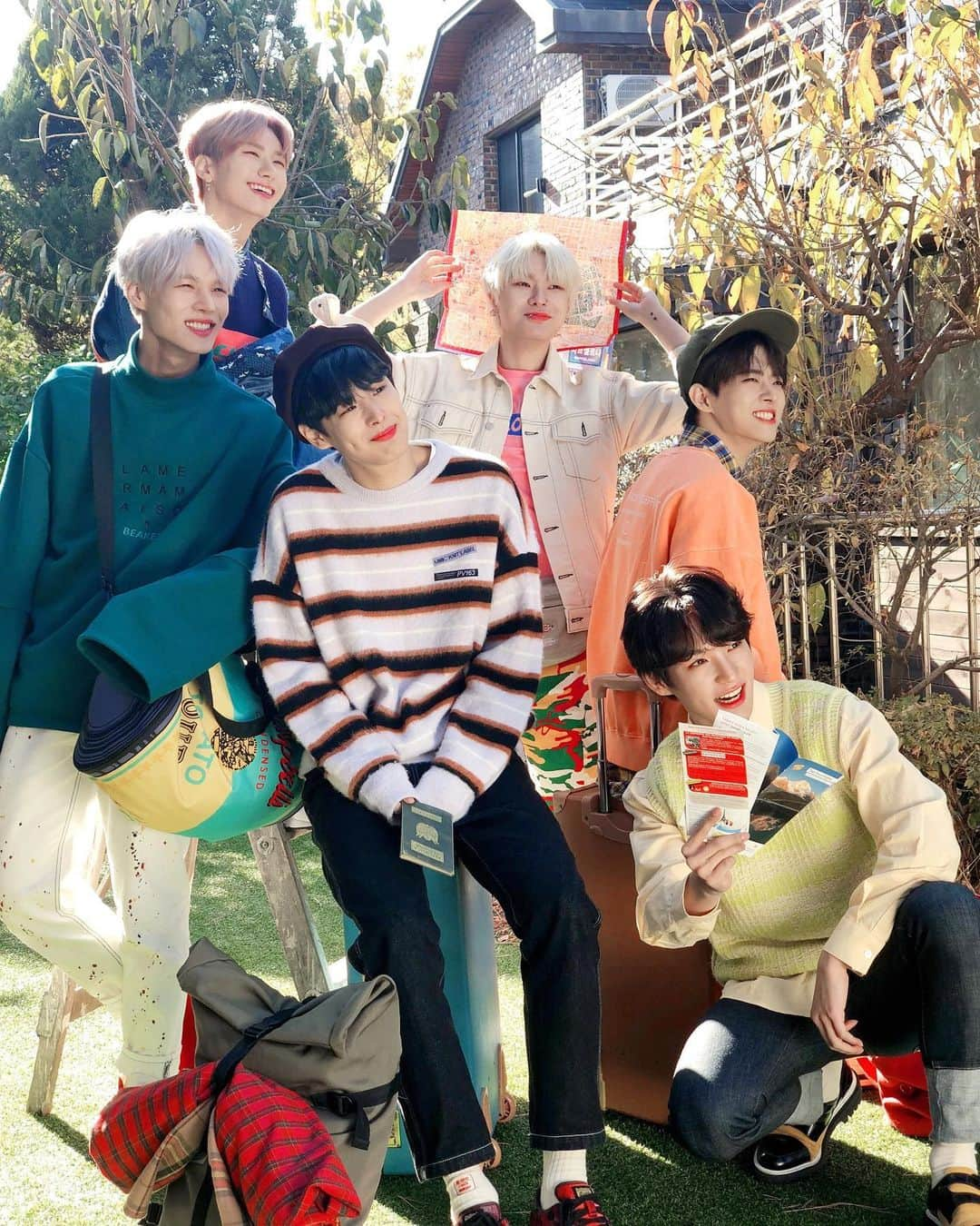 Victonさんのインスタグラム写真 - (VictonInstagram)「[V_V] #VICTON_Staff_VIEW @ 2020 VICTON SEASON'S GREETINGS [Victon_LOG] Behind📸 . #앨리스와_빅토니_앞으로도_지금처럼_함께해💙💛 . #VICTON #빅톤 #2020_VICTON_SEASONS_GREETINGS #Victon_LOG」12月16日 11時00分 - victon1109